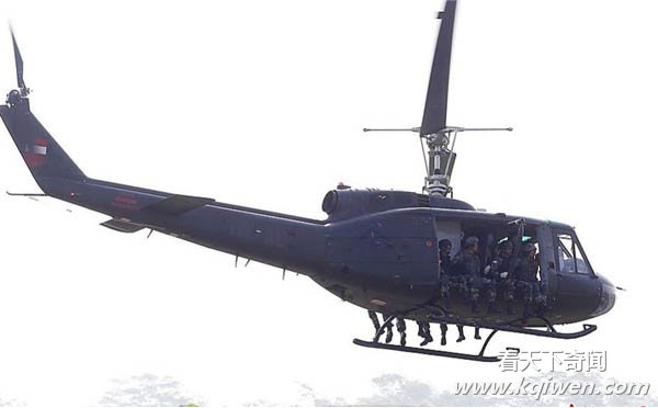 高清:中国印尼两国陆军特种兵联合训练